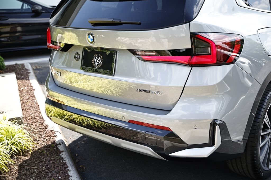 Used 2025 Space Silver Metallic BMW xDrive28i image 7