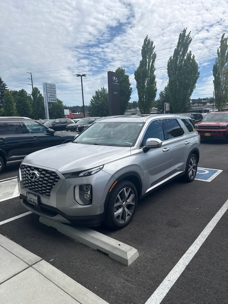 Used 2022 Silver Hyundai SEL image 1