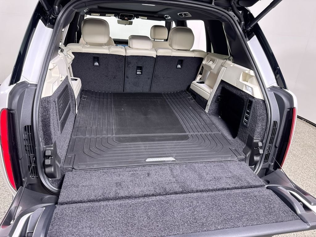 New 2026 OSTUNI PRL WHT Land Rover SE LWB image 22