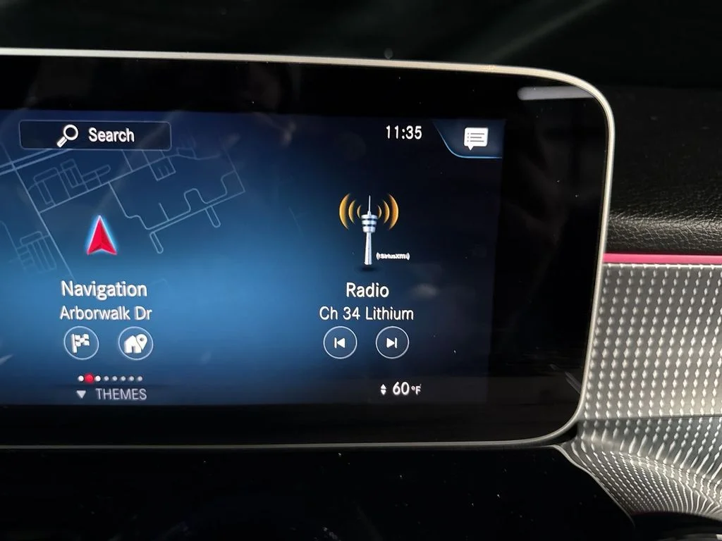 Used 2021  Mercedes-Benz GLB 250 image 28