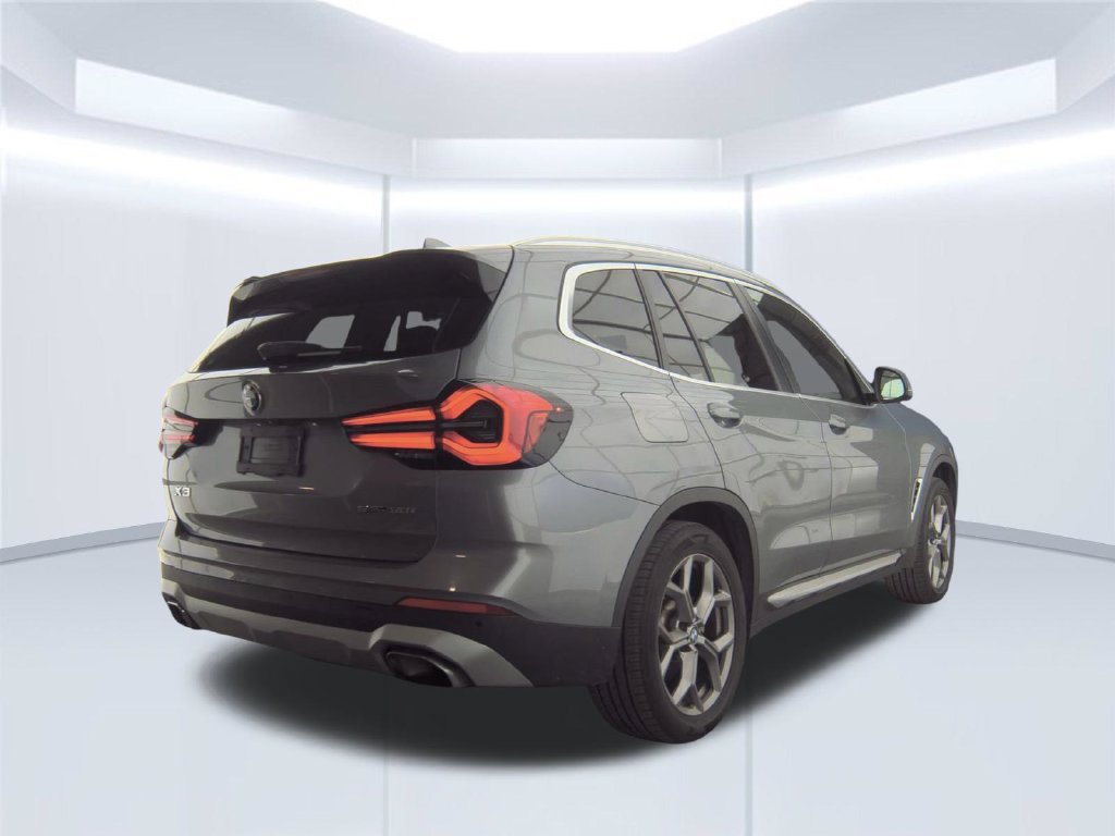 Used 2024 Gray BMW sDrive30i image 2