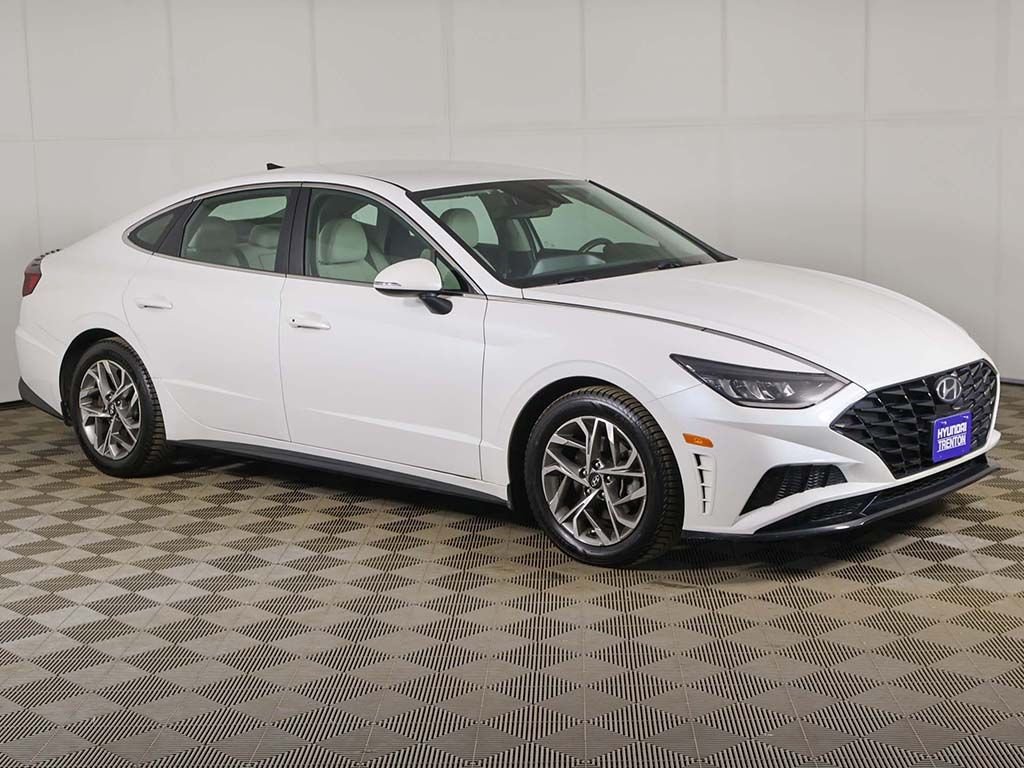 Used 2022 Gray Hyundai SEL image 2