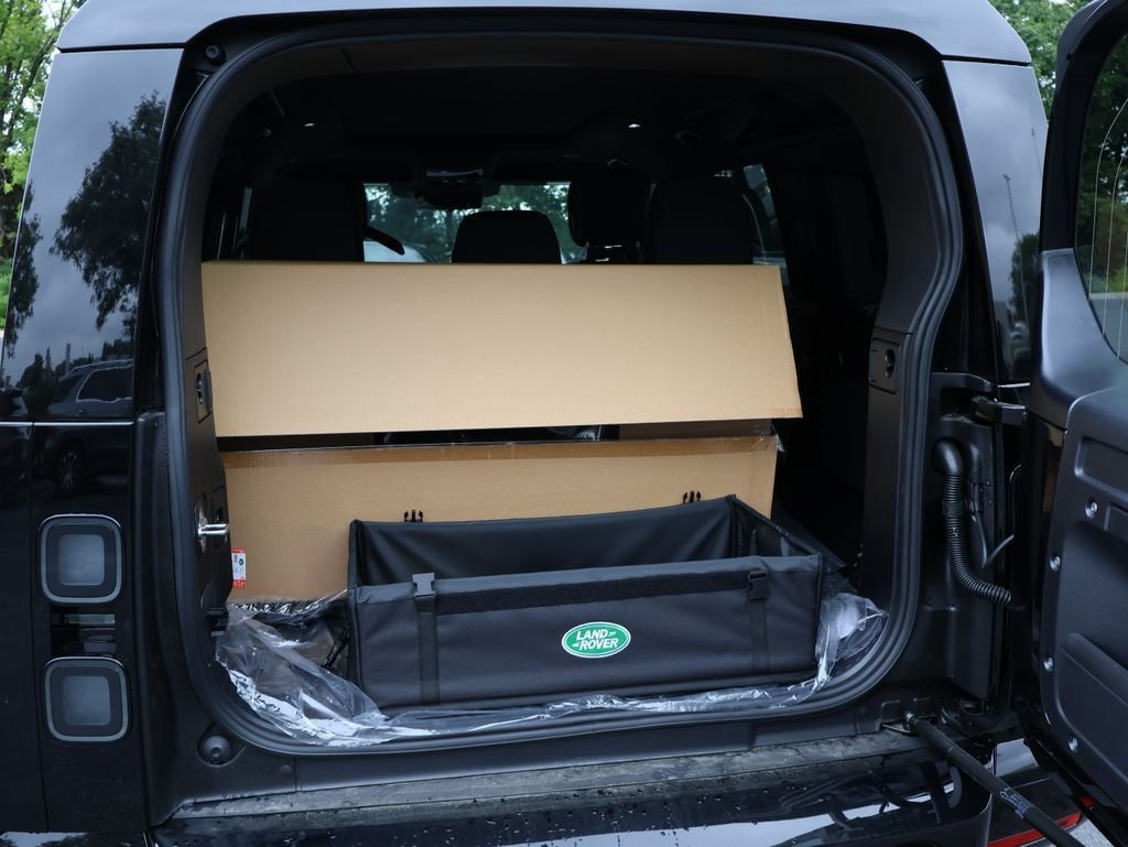 New 2026 Santorini Black LAND ROVER X-Dynamic SE image 15