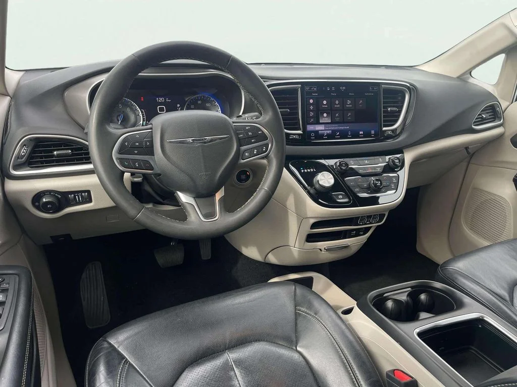 Used 2022 Bright White Clearcoat Chrysler Touring L image 29