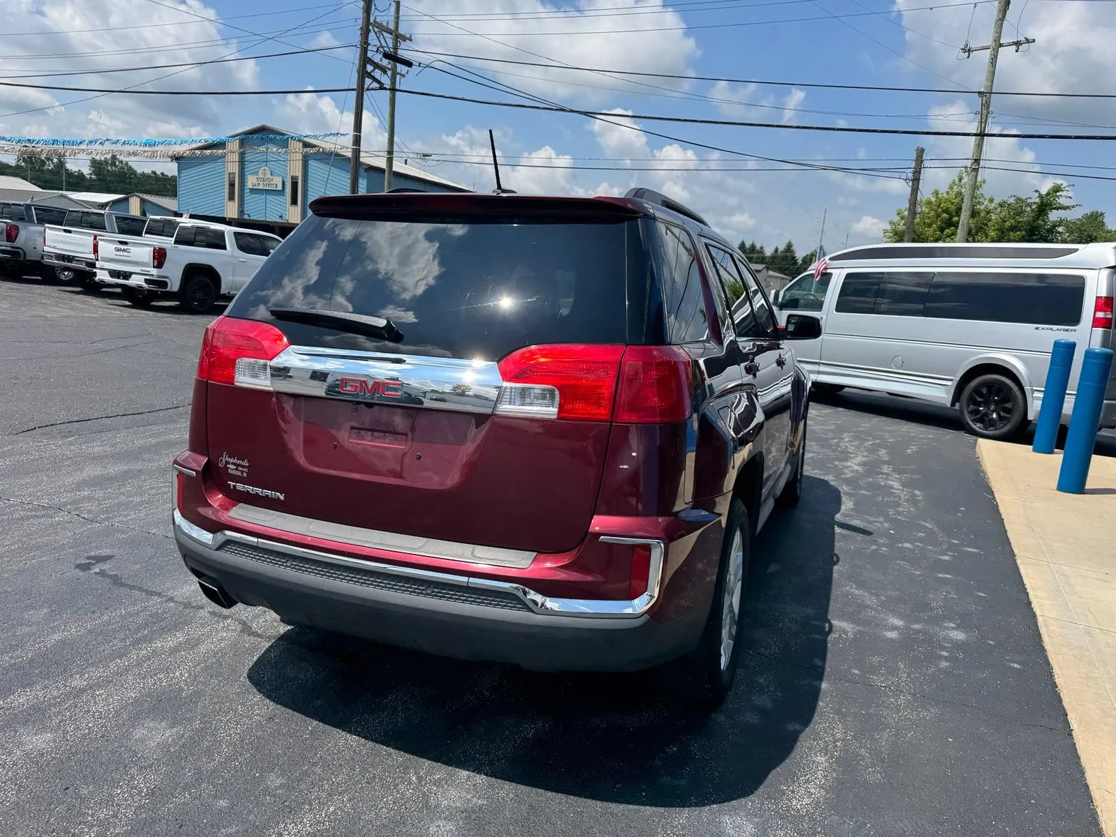 Used 2017 CRIMSON RED TINTCOAT GMC SLE image 5