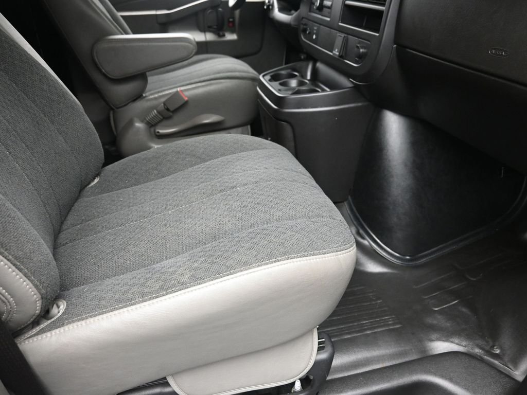 Used 2024 White GMC Work Van image 9