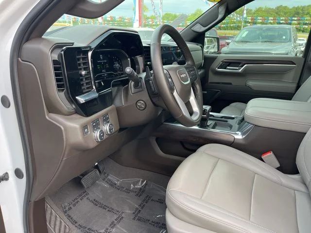 Used 2024 White GMC SLT image 6