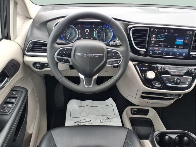 Used 2024 Black Chrysler Touring L image 4