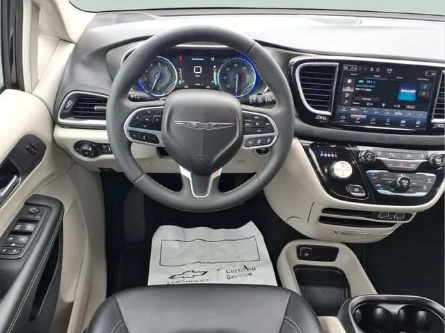 Used 2024 Black Chrysler Touring L image 4