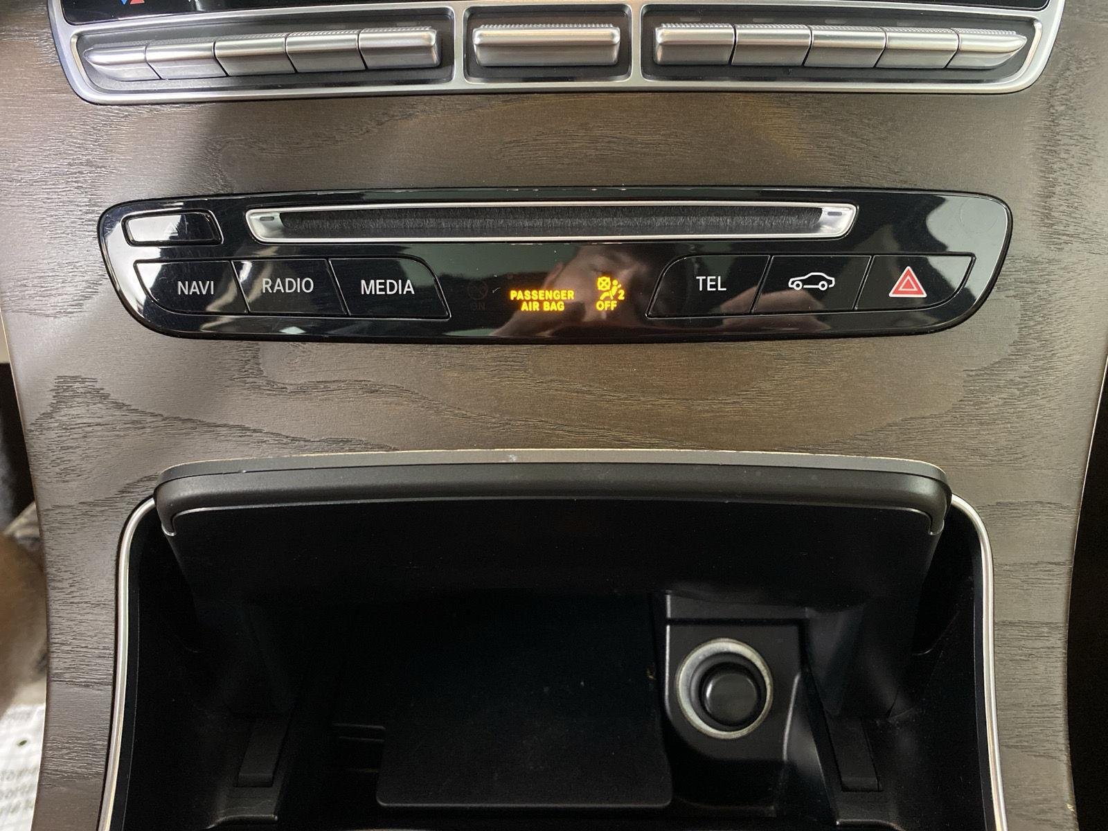 Used 2018 Obsidian Black Metallic Mercedes-Benz GLC 300 image 27