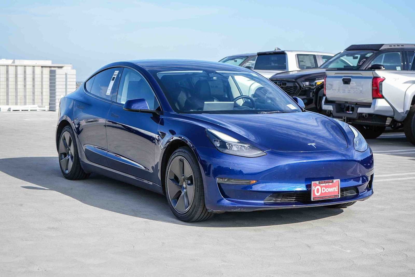 Used 2023  Tesla  image 3