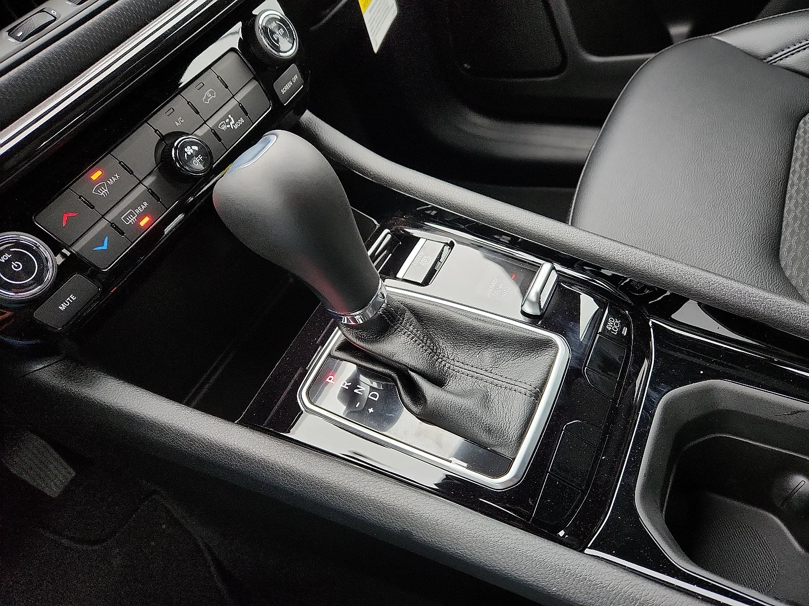 New 2026 White Jeep LATITUDE ALTITUDE 4X4 image 20