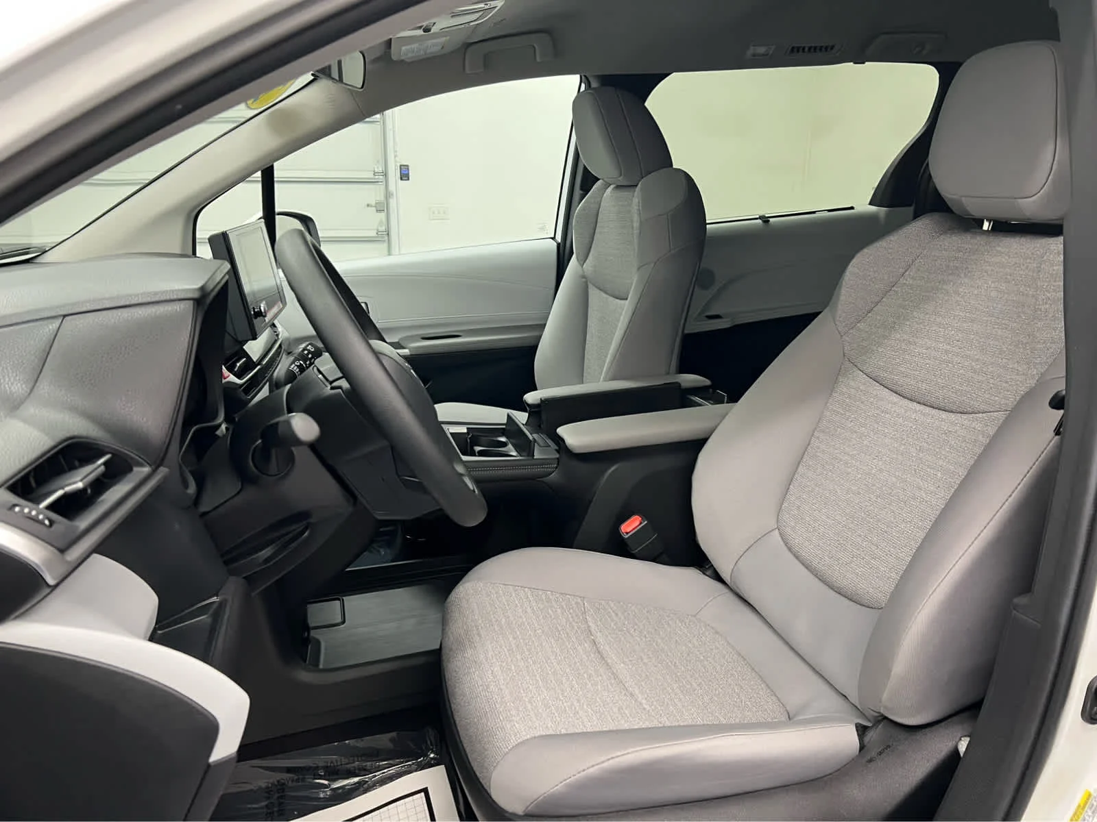 Used 2025 Ice Cap Toyota LE image 17