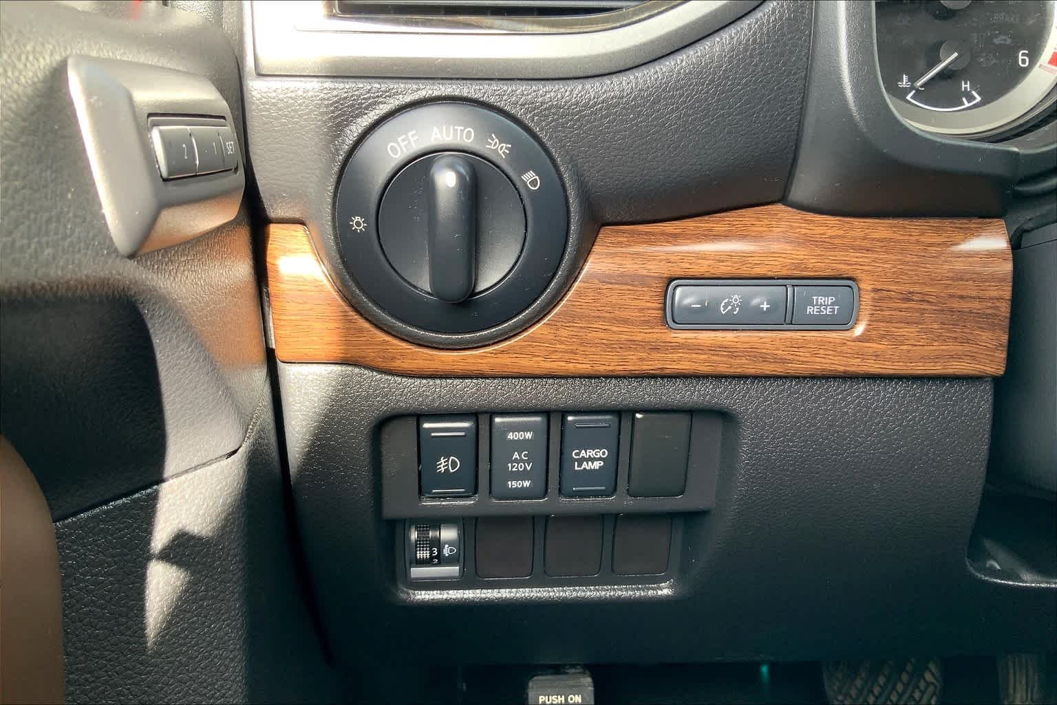 Used 2016  Nissan Platinum Reserve image 34