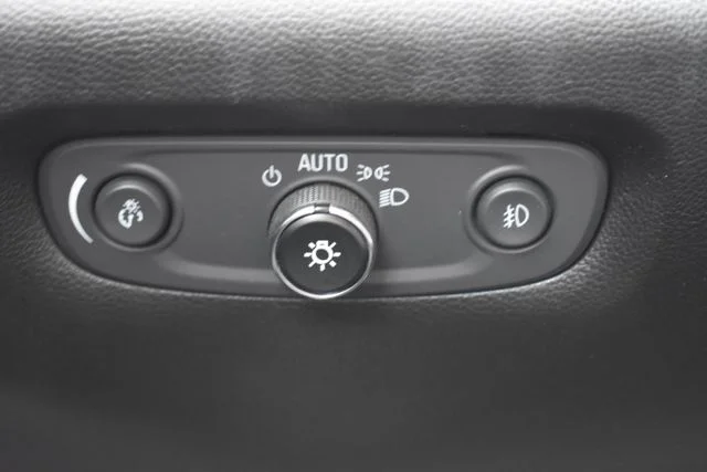 Used 2018 Black Chevrolet Premier image 28