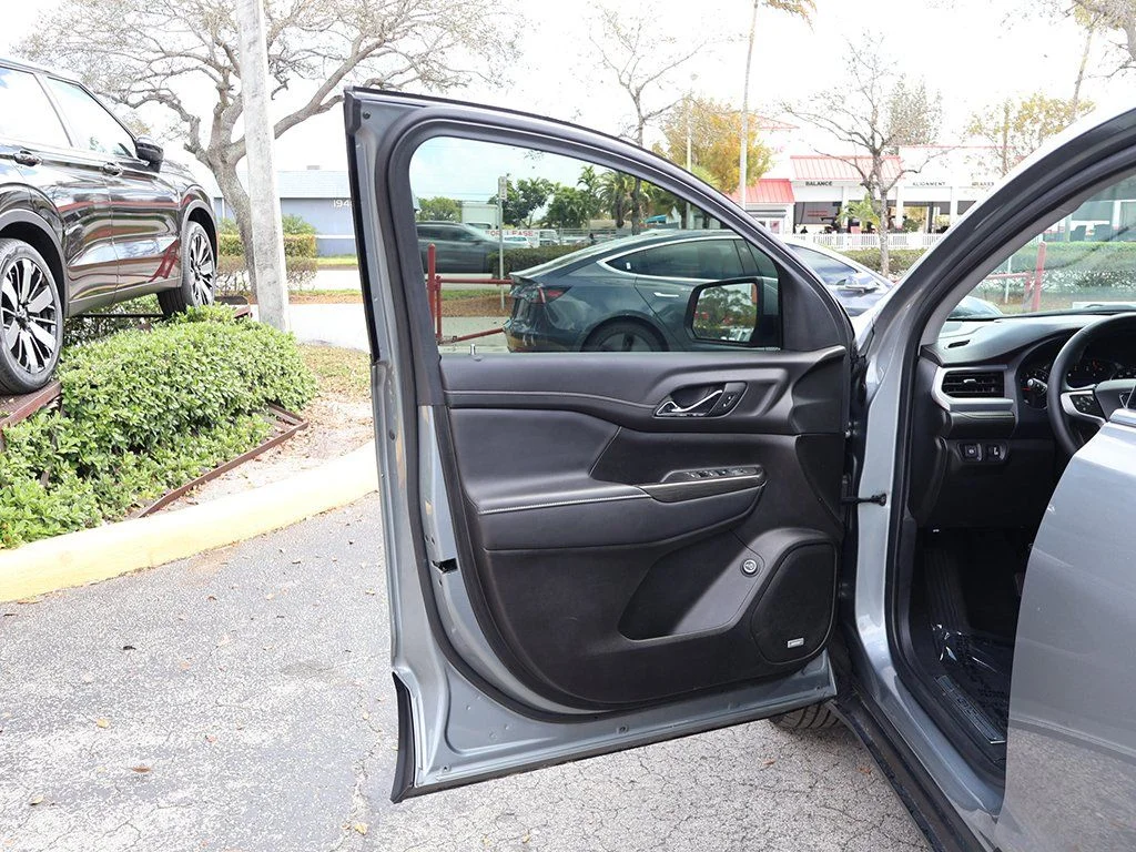 Used 2023 Silver GMC SLT image 23