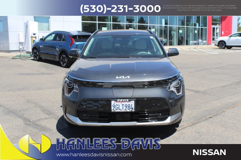 Used 2023 Gray Kia Wind image 4