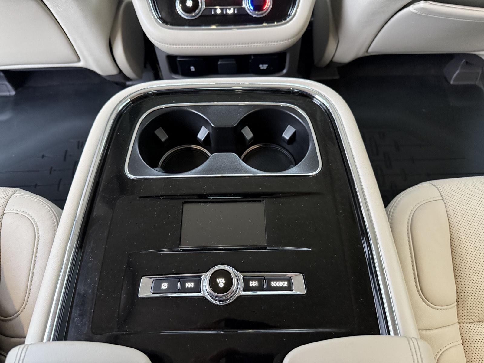 Used 2020 Ceramic Pearl Lincoln Reserve image 14