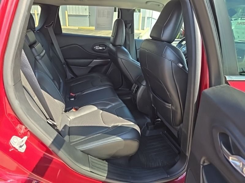 Used 2019 Red Jeep Limited image 33