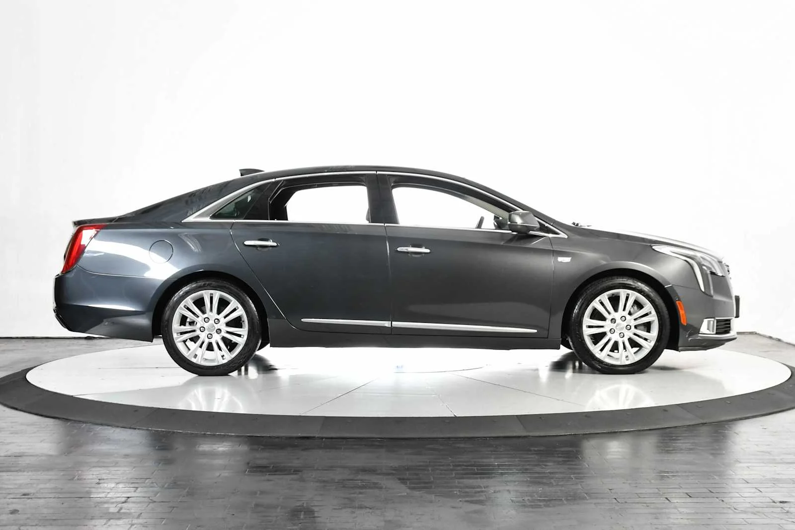 Used 2018 Phantom Gray Metallic Cadillac Luxury image 6