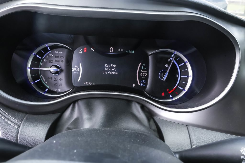Used 2024 Silver Chrysler Select image 19