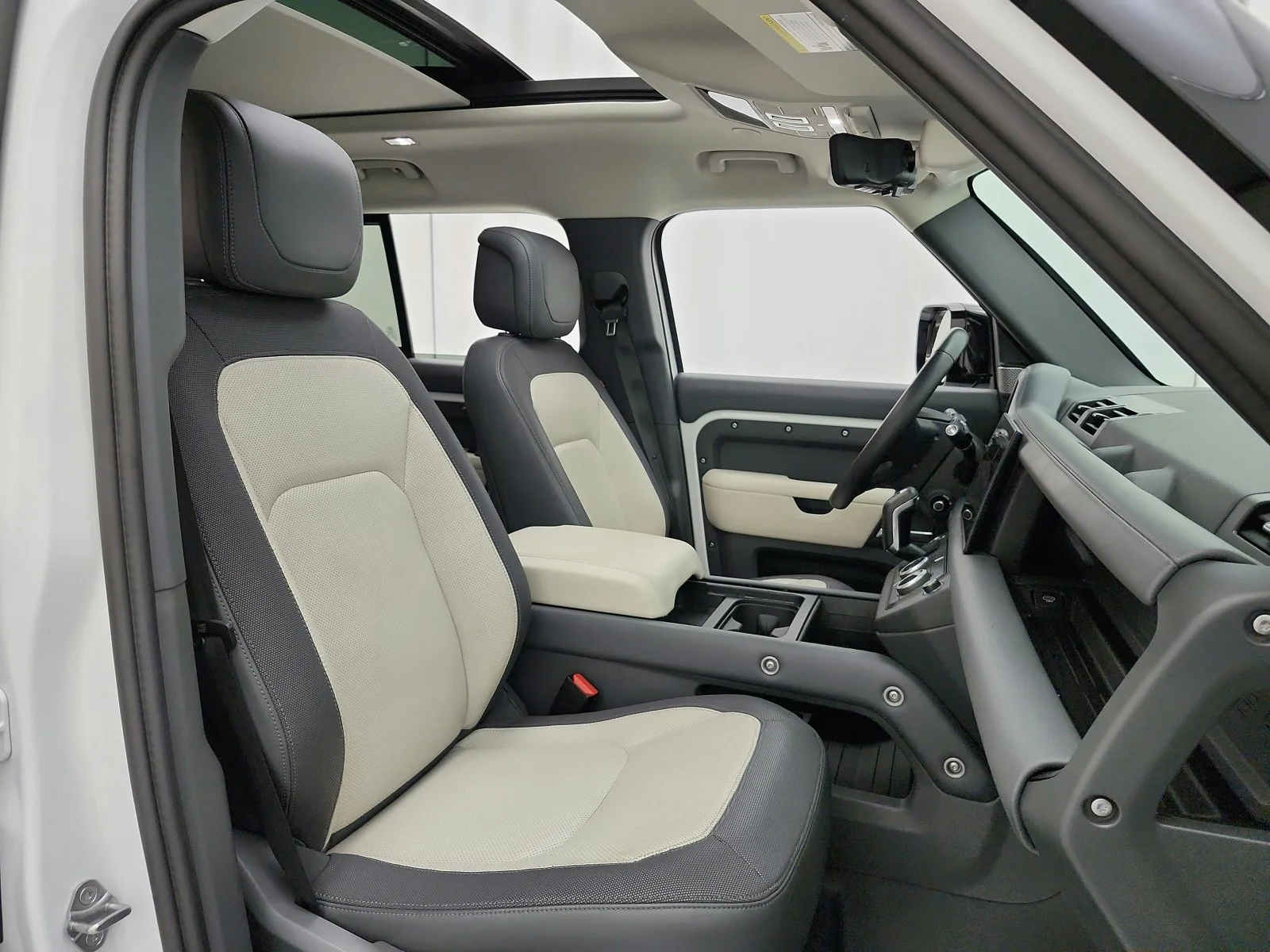 Used 2024 Fuji White Land Rover 130 P400 X-Dynamic SE image 20