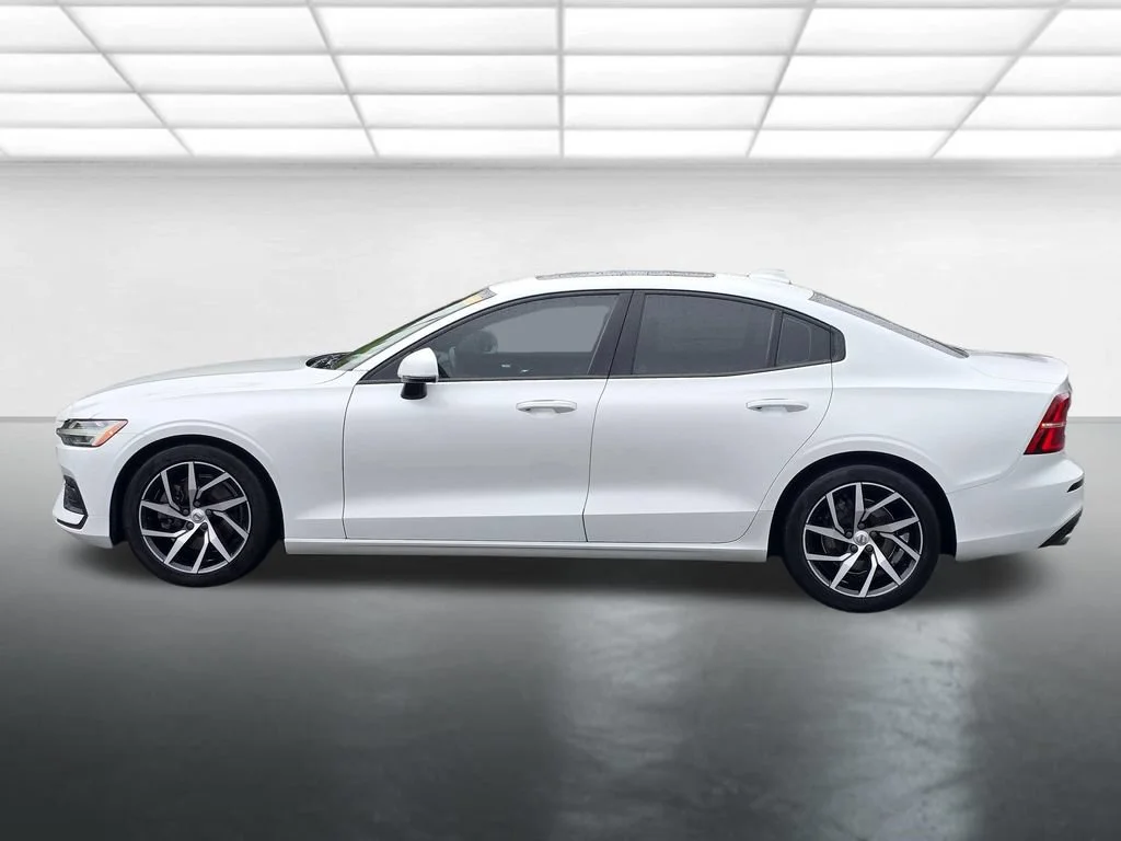 Used 2020 White Volvo T5 Momentum image 15