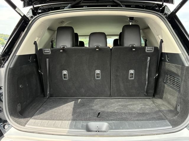 Used 2025 Black Nissan SL image 4