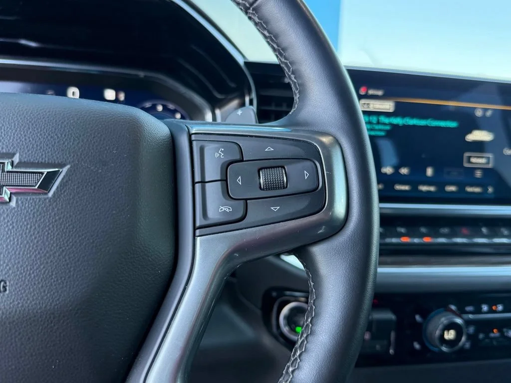 Used 2025 Summit White Chevrolet RST image 21