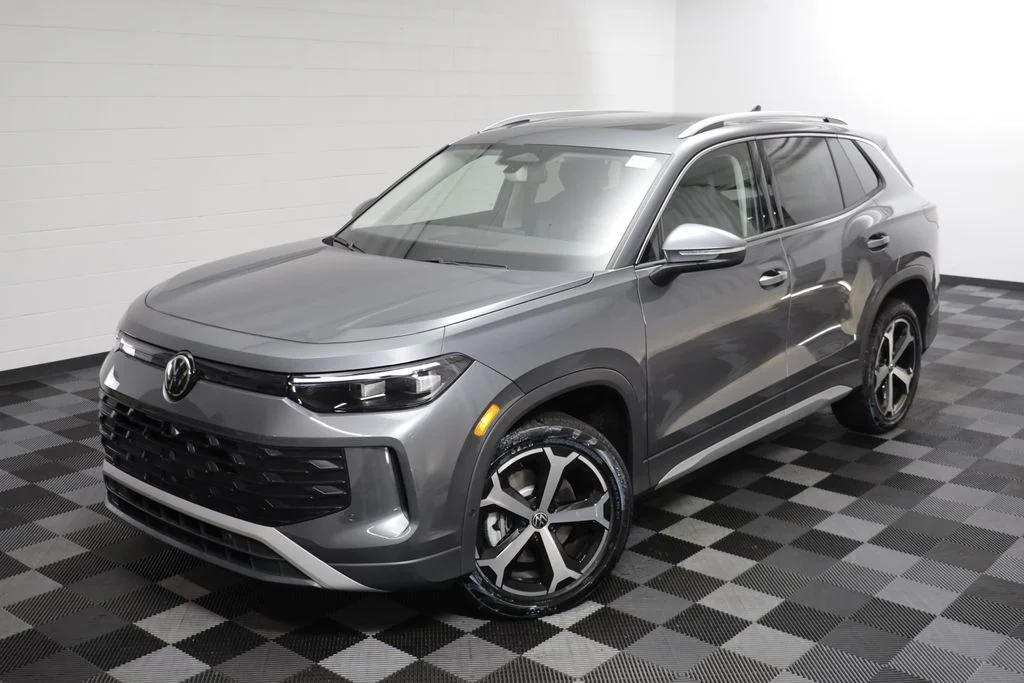 New 2026 Platinum Grey Volkswagen 2.0T SE image 2