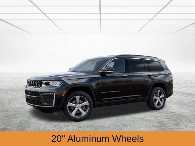 New 2026 Diamond Black Crystal Pearl-Coat Exterior Paint Jeep Limited image 3