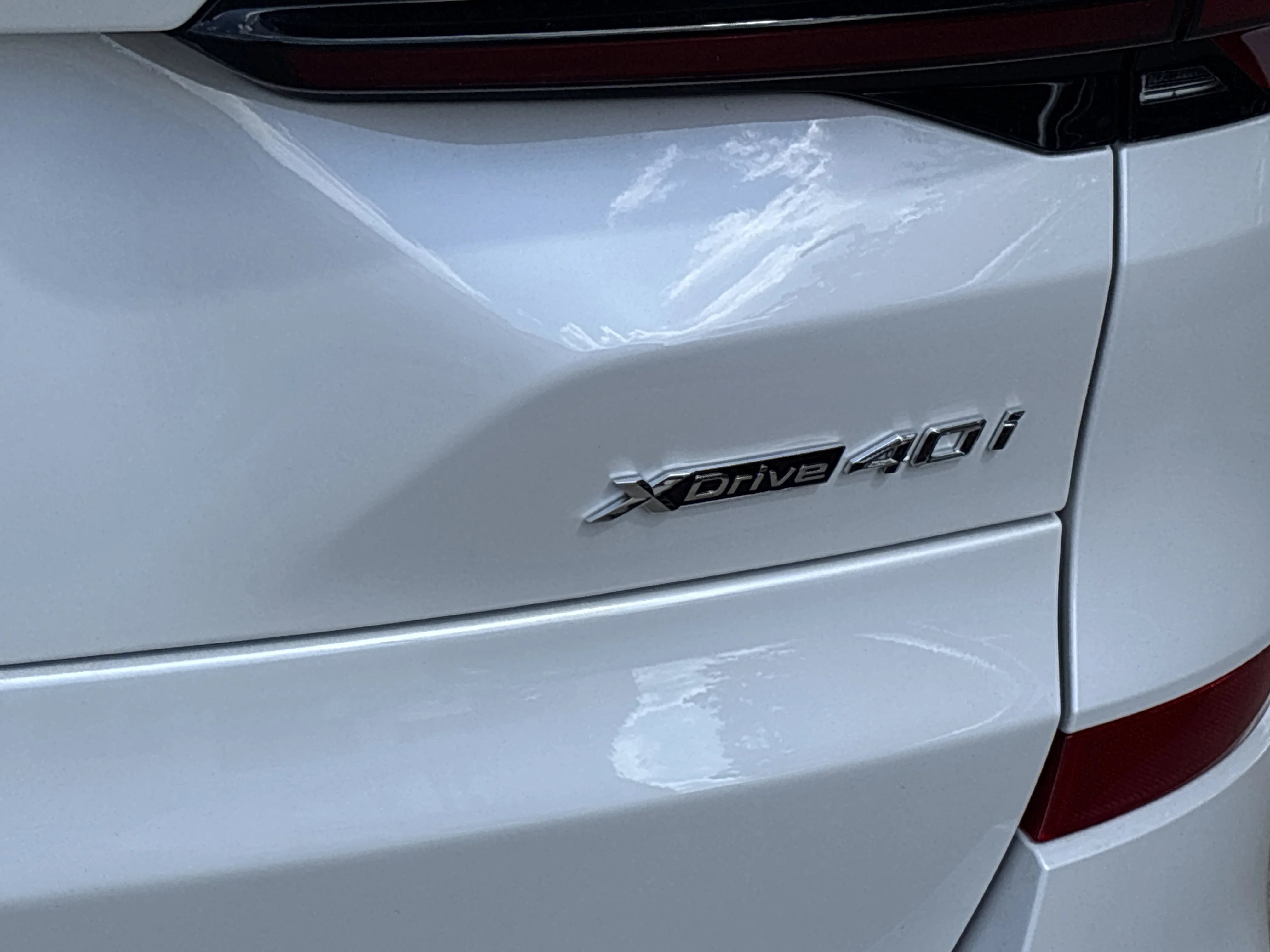 New 2026 MINERAL WHITE BMW xDrive40i image 6