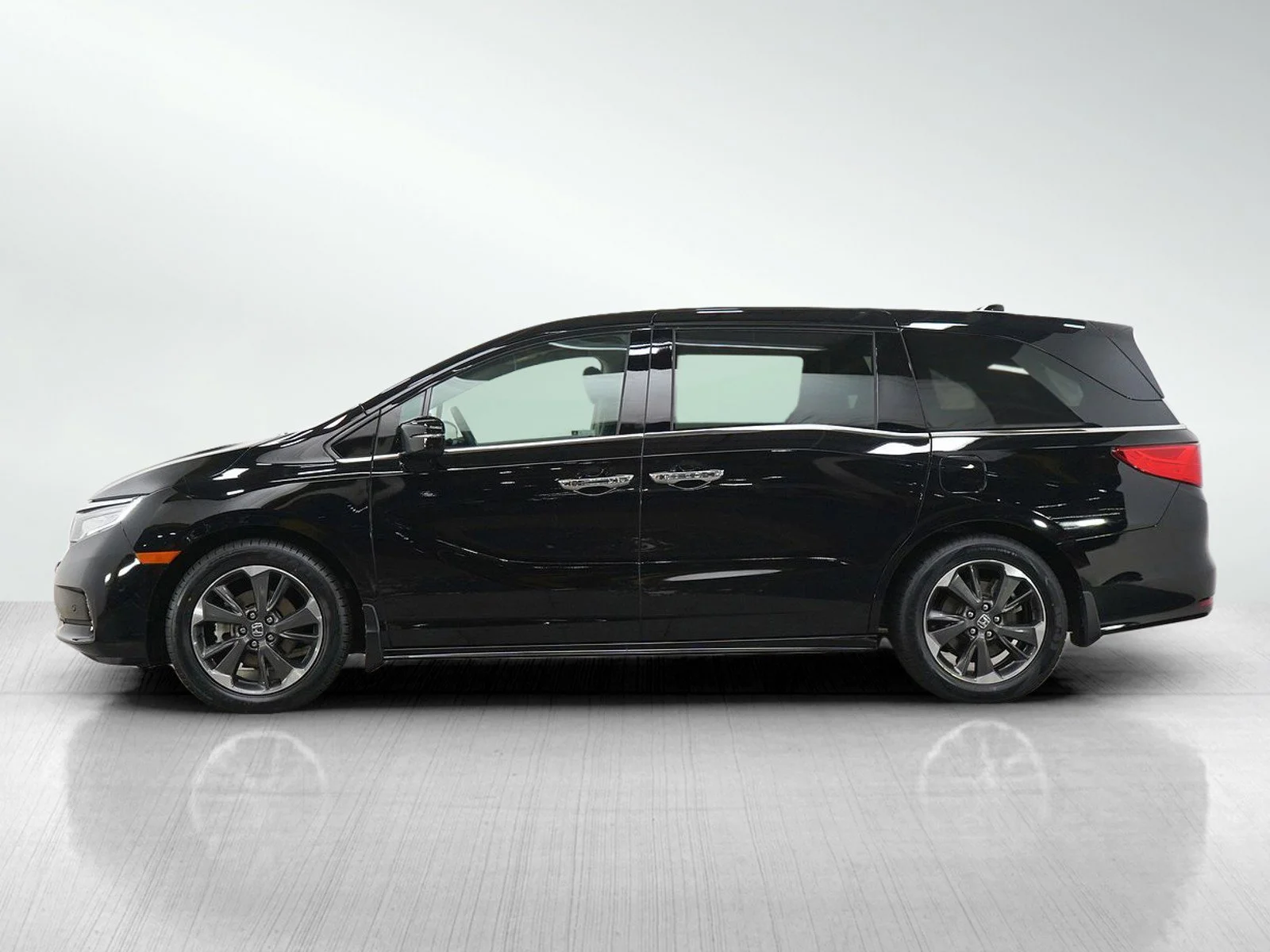 Used 2024 Honda Odyssey Elite with VIN 5FNRL6H98RB002582 for sale in Burnsville, Minnesota