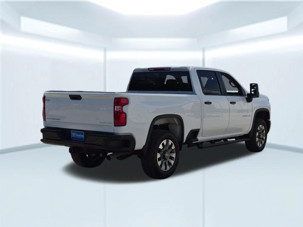 Used 2025 White Chevrolet Custom image 6