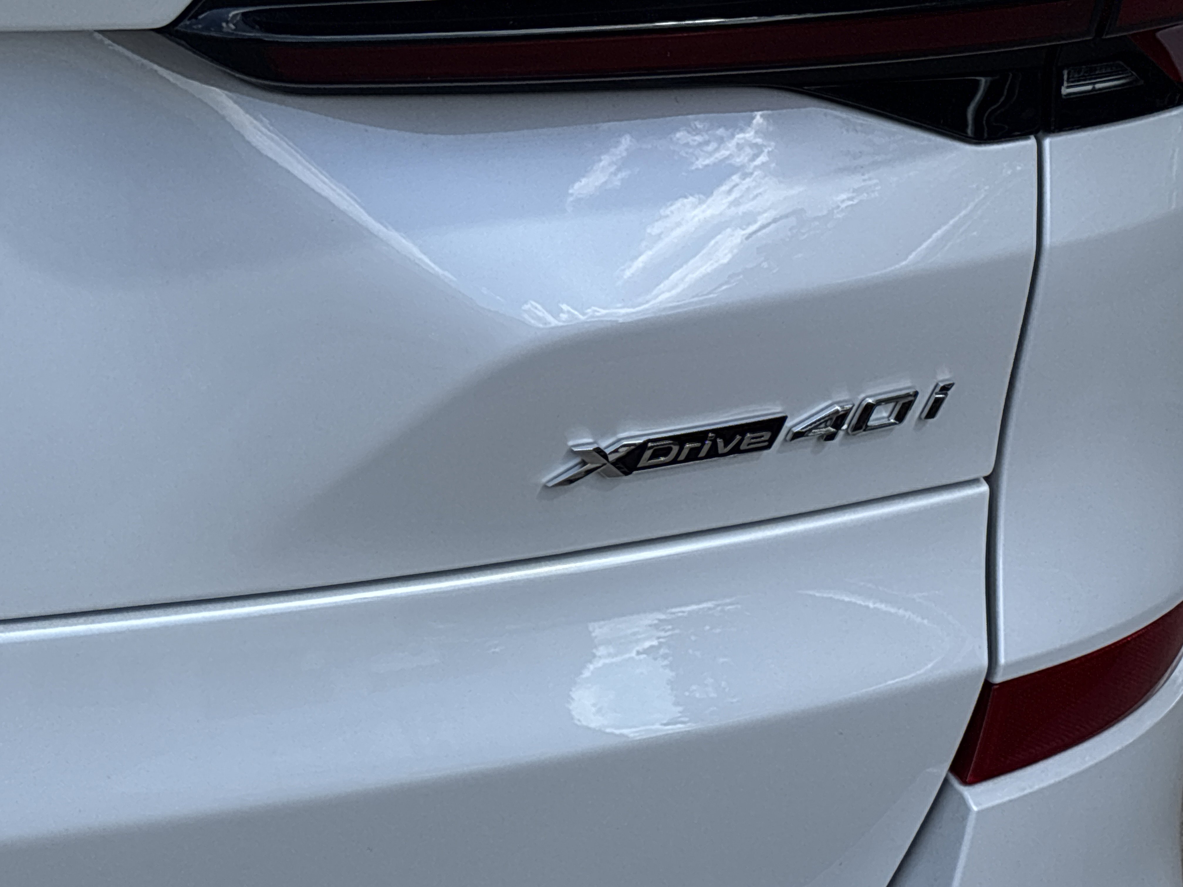 New 2026 MINERAL WHITE BMW xDrive40i image 6