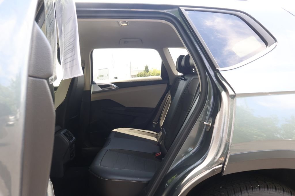 Used 2025 Gray Volkswagen 1.5T SE image 41