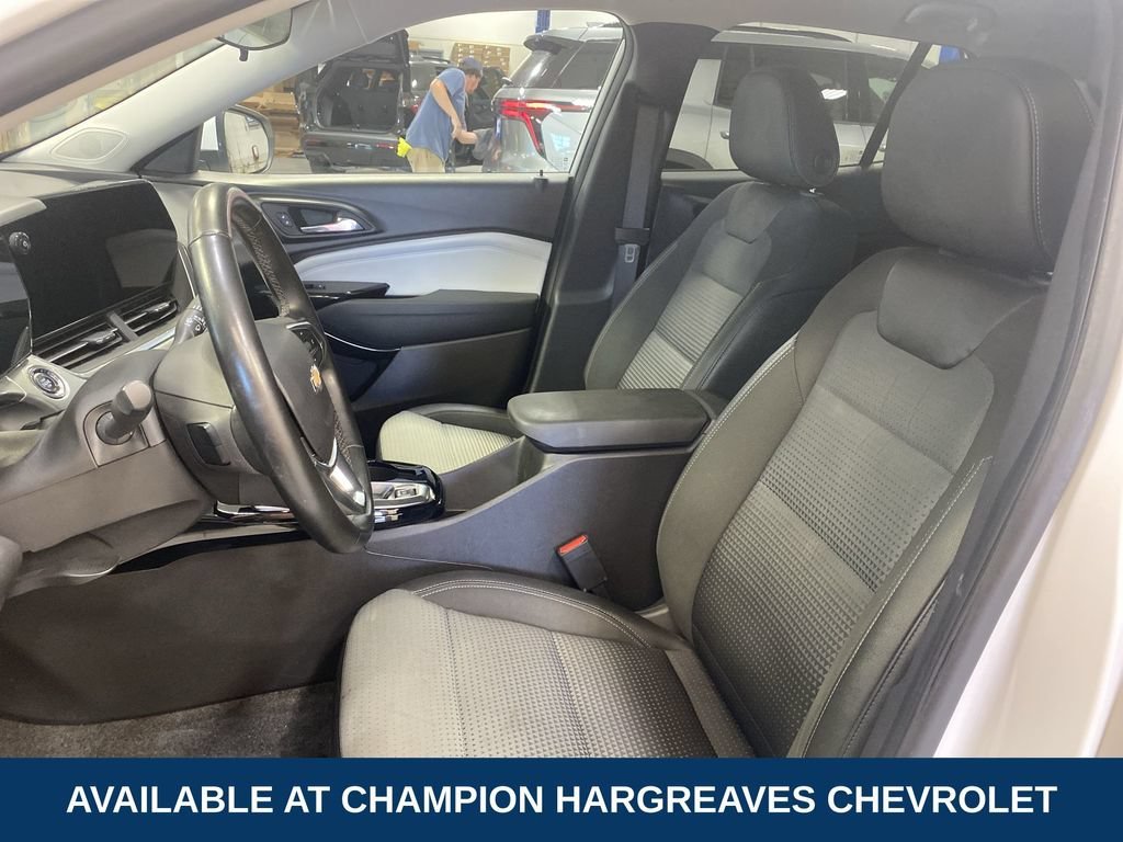 Used 2024 Summit White Chevrolet LT image 26