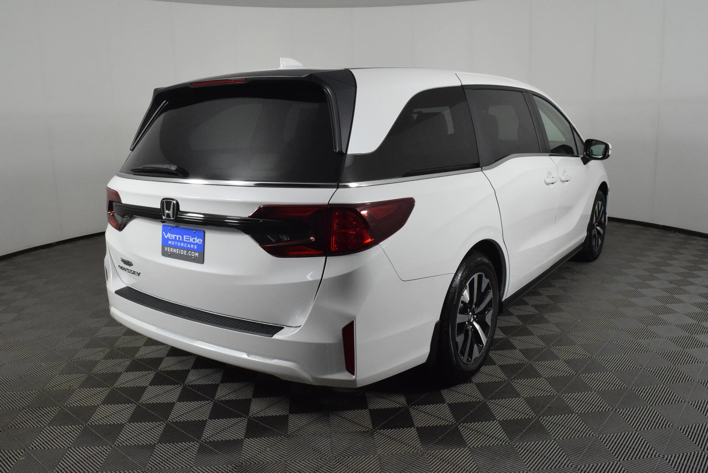 New 2026 Platinum White Pearl Honda EX-L image 6