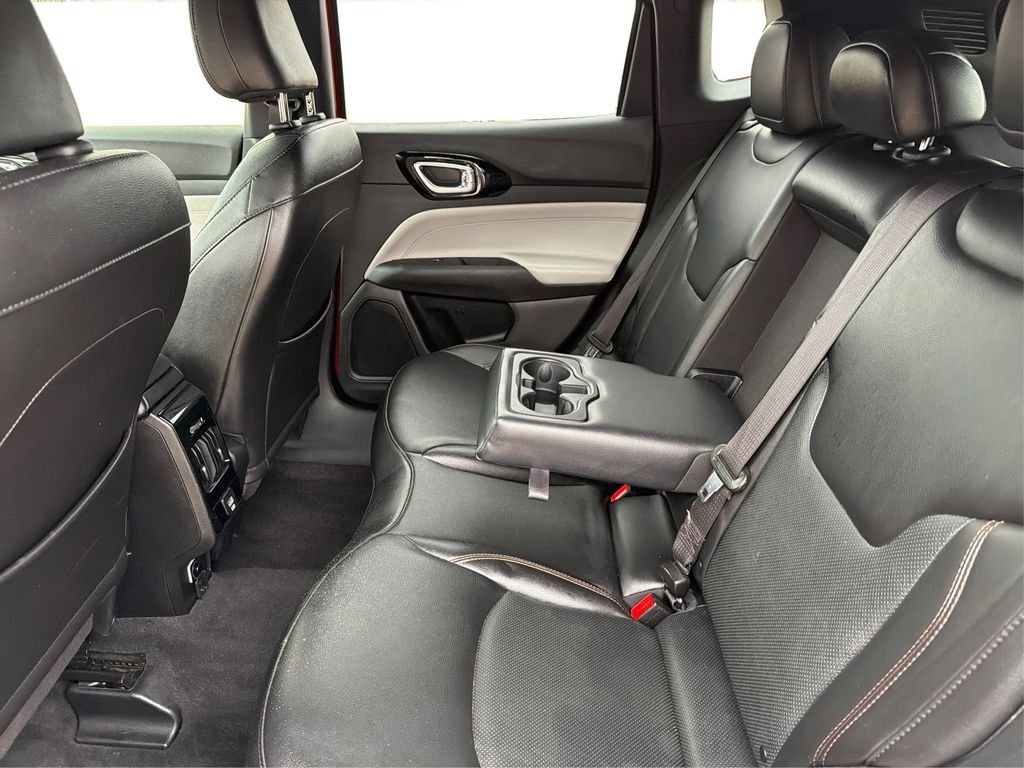 Used 2023 Redline Pearlcoat Jeep Limited image 11