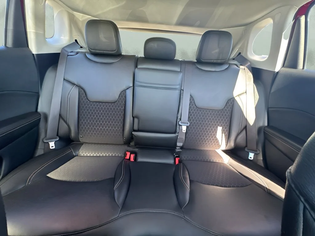 Used 2019 Red Jeep Latitude image 10