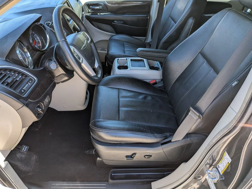 Used 2015 Gray Chrysler LX image 11