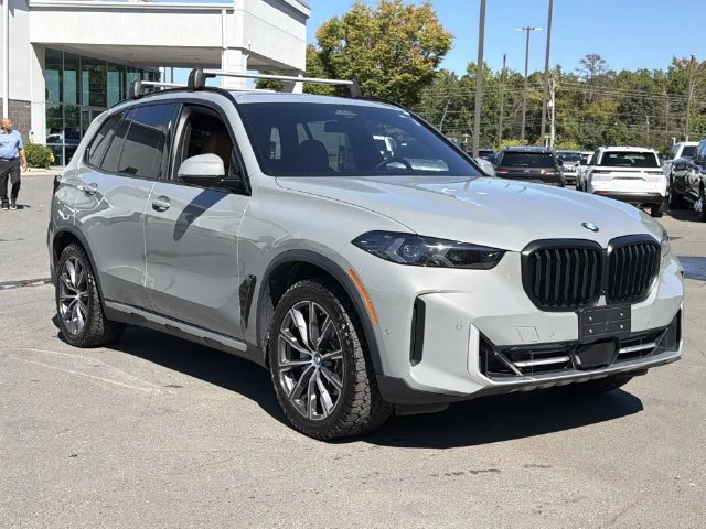 Used 2025  BMW xDrive40i image 14