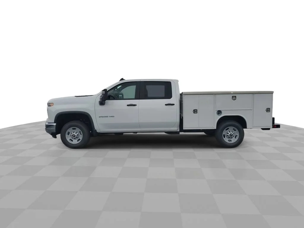 New 2026 Summit White Chevrolet WT image 5