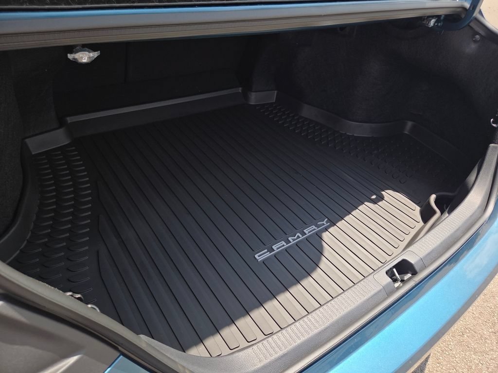 New 2026 Ocean Gem with Midnight Black Metallic roof Toyota XSE image 29