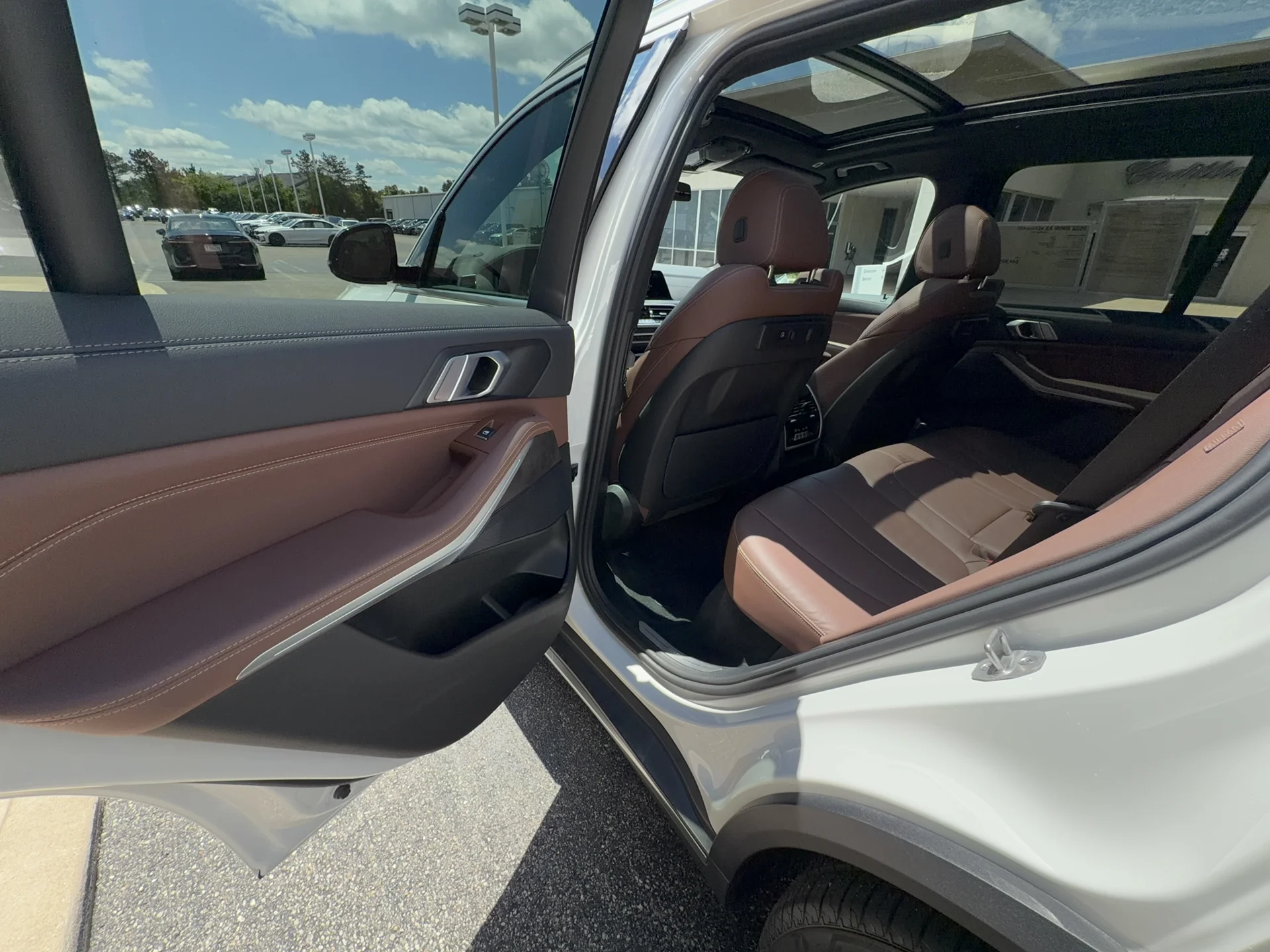 Used 2022 Mineral White Metallic BMW xDrive40i image 24