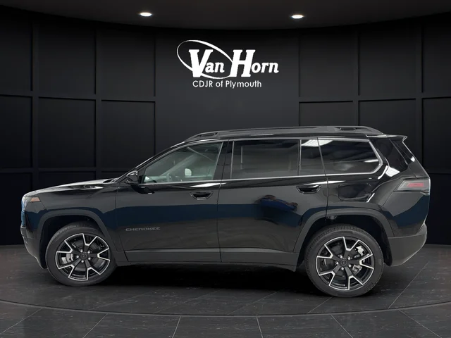 New 2026 Diamond Black Crystal Pearl-Coat Exterior Paint Jeep Limited image 4