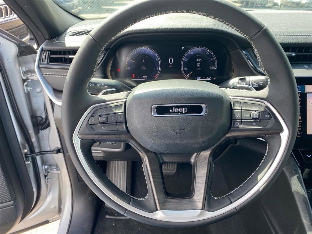 New 2026 Silver Zynith Exterior Paint Jeep Altitude image 6