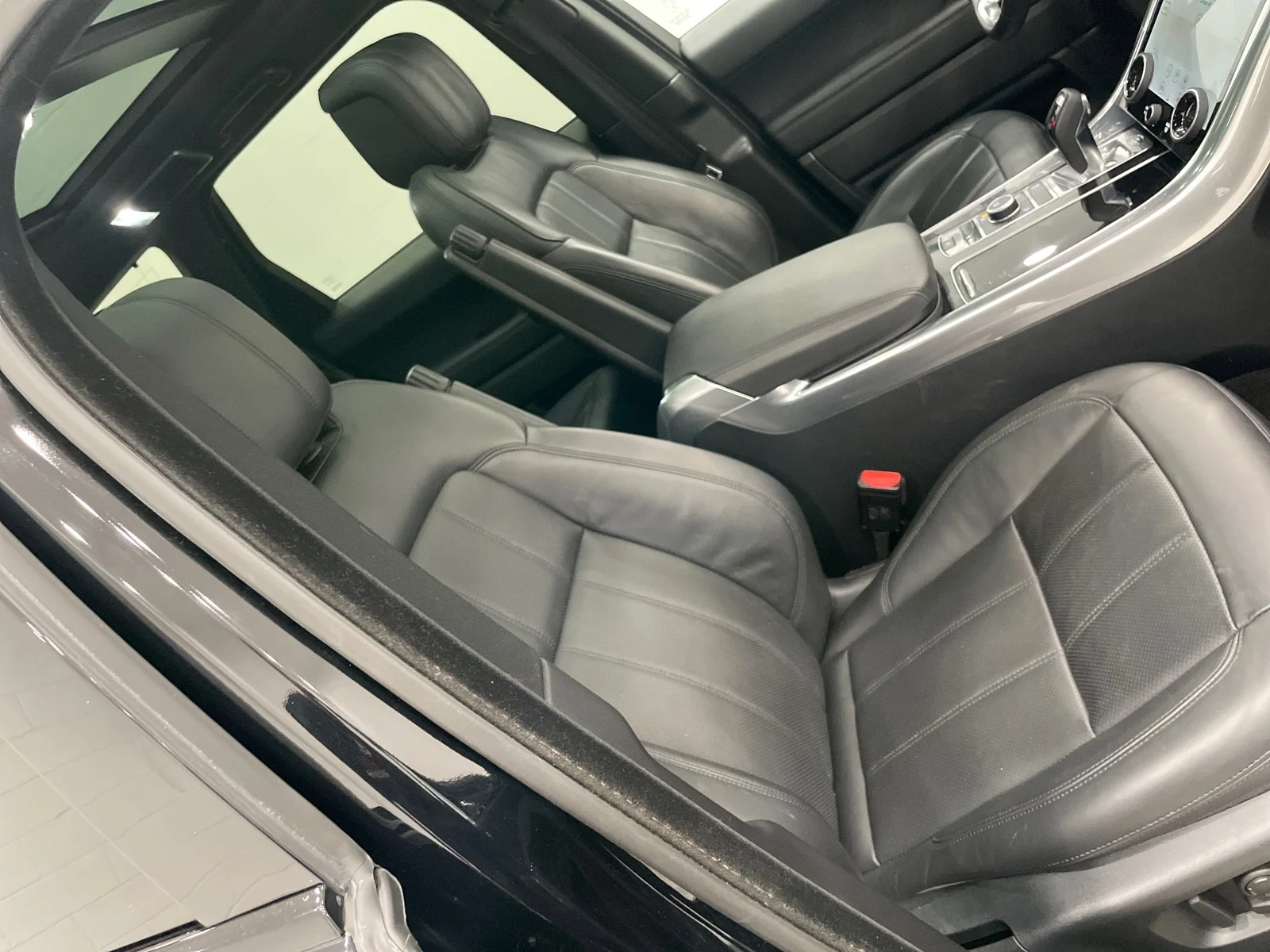 Used 2019 BLACK Land Rover HSE image 30