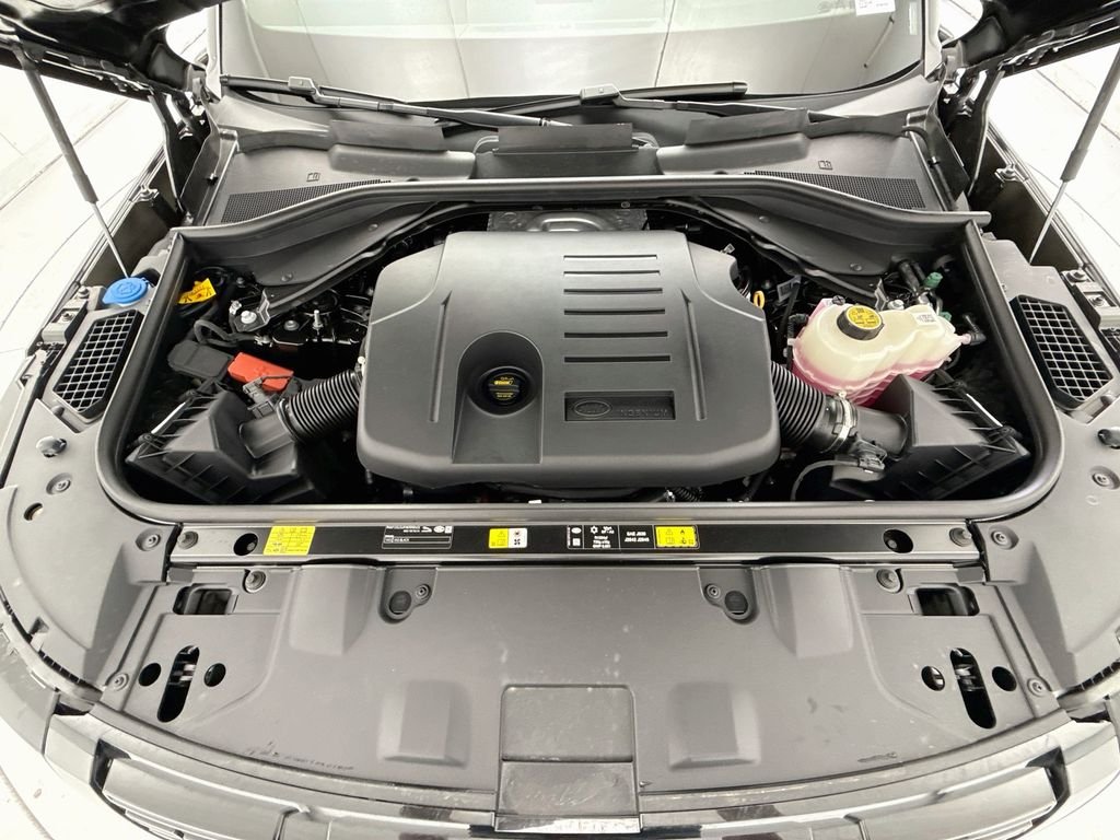New 2026 Santorini Black Land Rover SE image 29