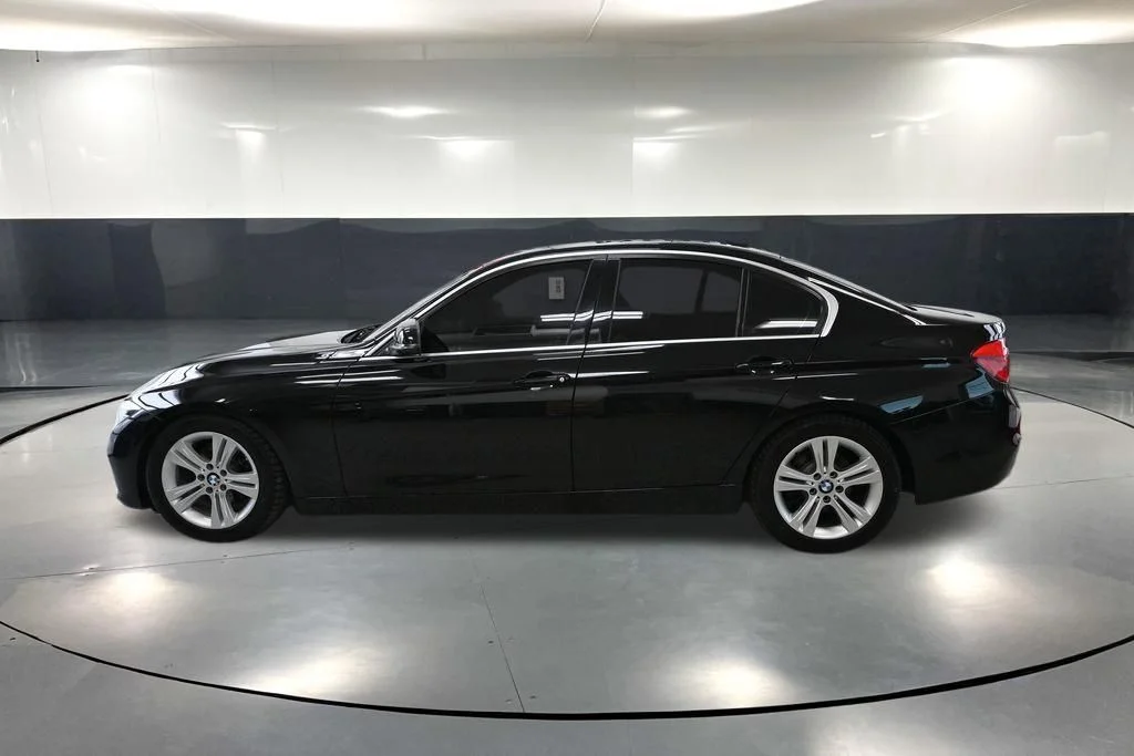 2018 BMW 3 Series 330i - Photo 9